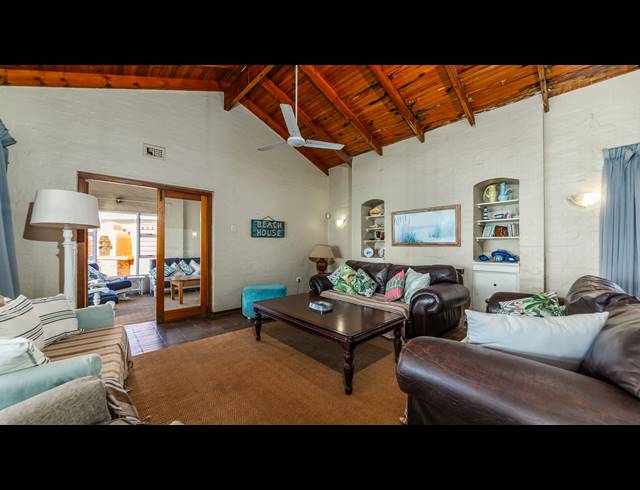 7 BEDROOM HOUSE FOR SALE IN SHAKAS ROCK